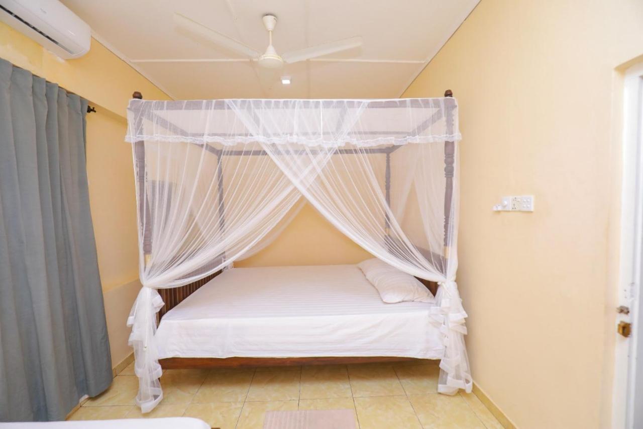 The Duchess Old Hotel Matara Exterior photo